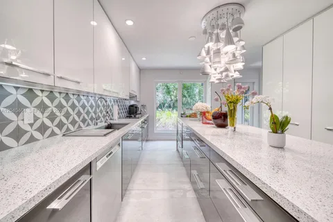 $2,500,000 | 9737 Southwest 98th Street, Miami, FL 33176