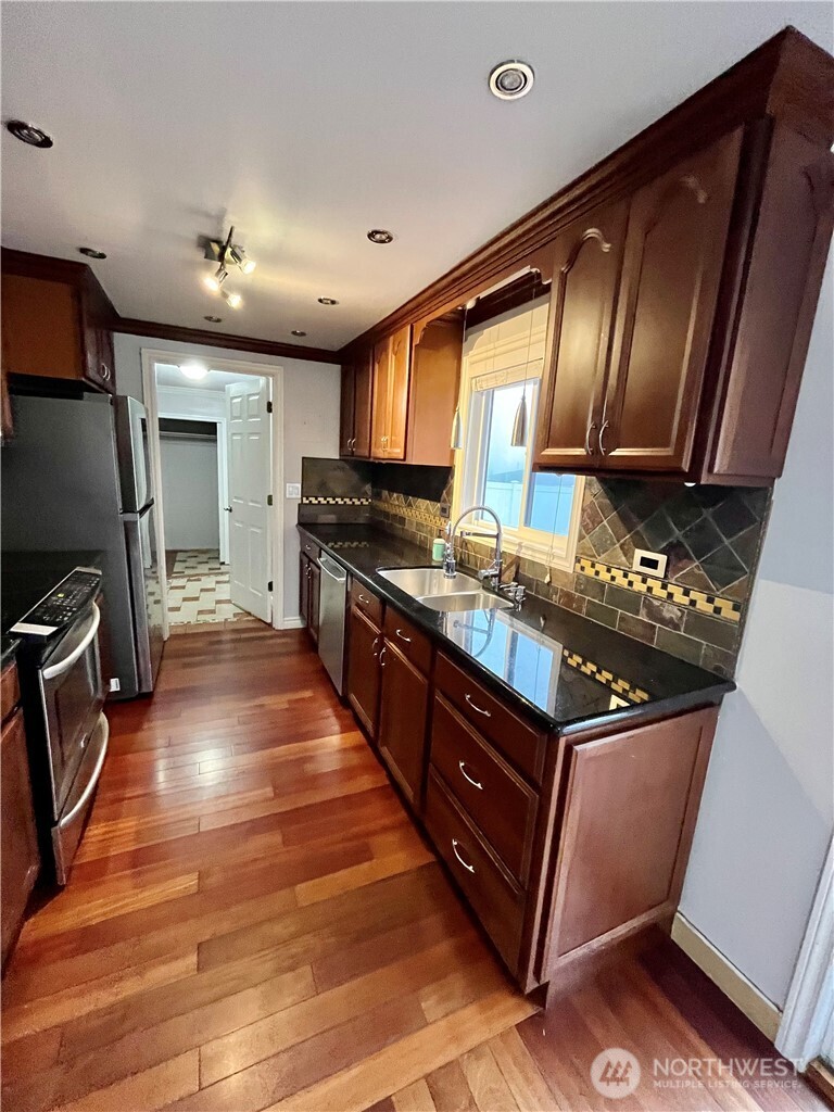16836 123rd Avenue Southeast Renton, WA 98058 - Photo 4 of 15