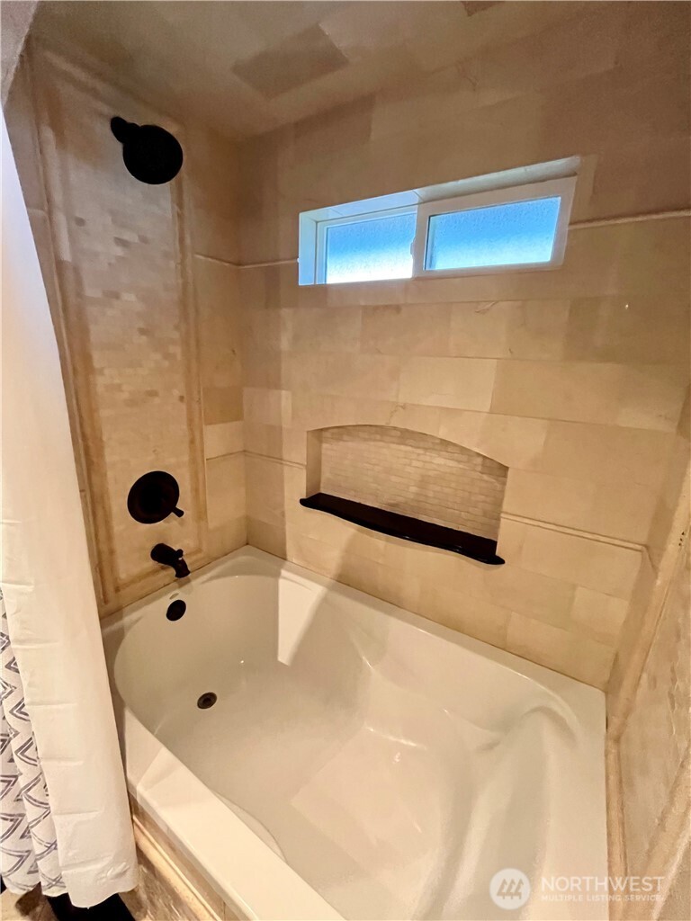 16836 123rd Avenue Southeast Renton, WA 98058 - Photo 10 of 15
