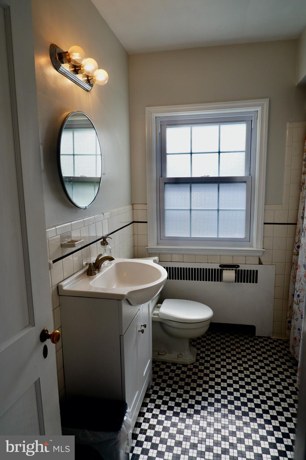 1304 Southview Road Baltimore, MD 21218 - Photo 19 of 30 2nd floor full bath