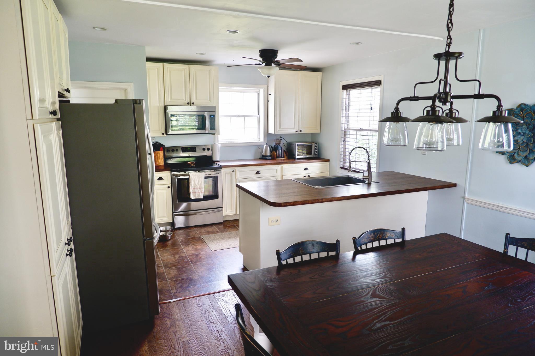 1304 Southview Road Baltimore, MD 21218 - Photo 10 of 30 Wide open for entertaining