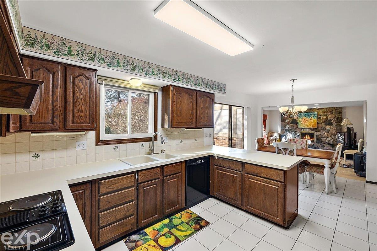 1579 Lomas Verdes Rochester, MI 48306 - Photo 32 of 64 50162073-06b22da7-37cd-4faa-a8e2-a6557fa16332.JPG