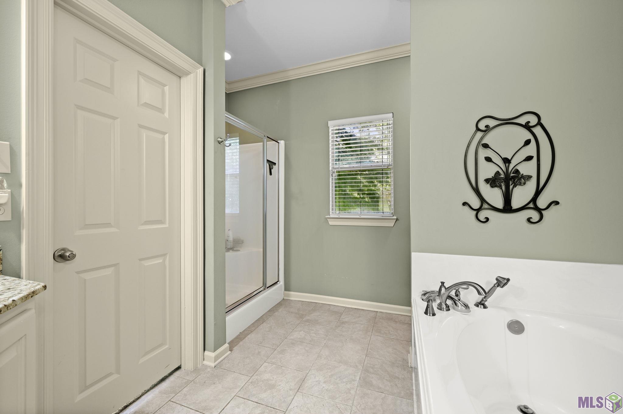 9216 Essex Bay Court Baton Rouge, LA 70809 - Photo 16 of 21 Master bath