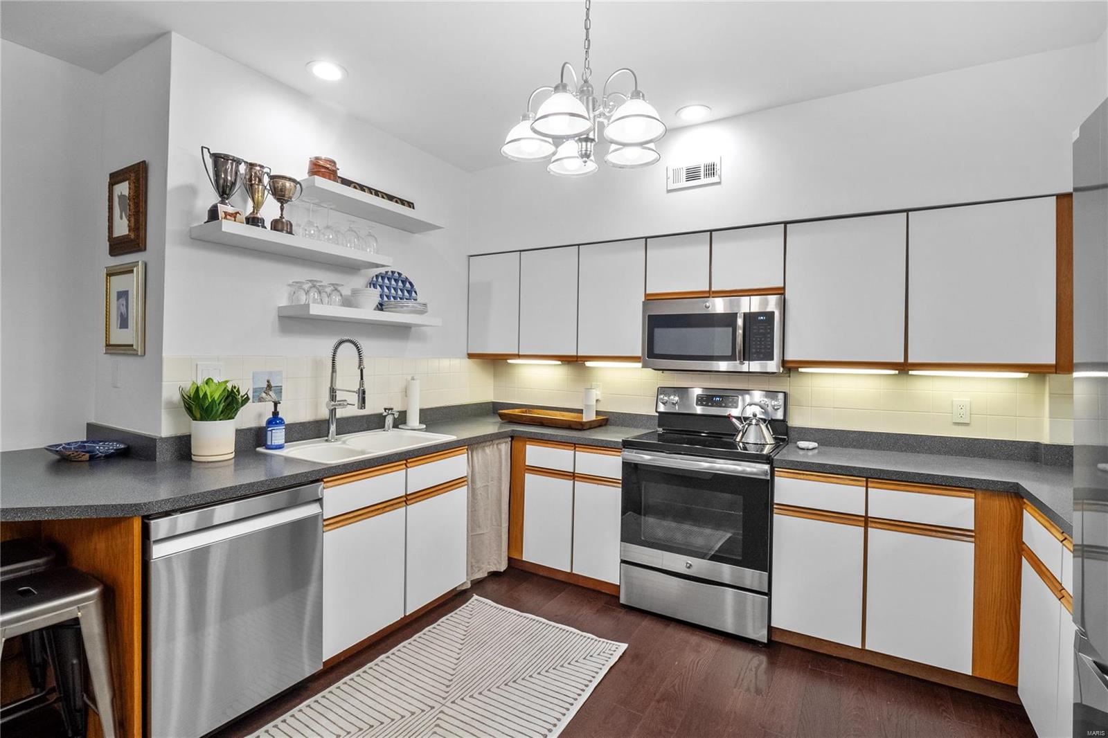 155 North Hanley Road, Unit 101 St. Louis, MO 63105 - Photo 10 of 21 Gallery Image 10