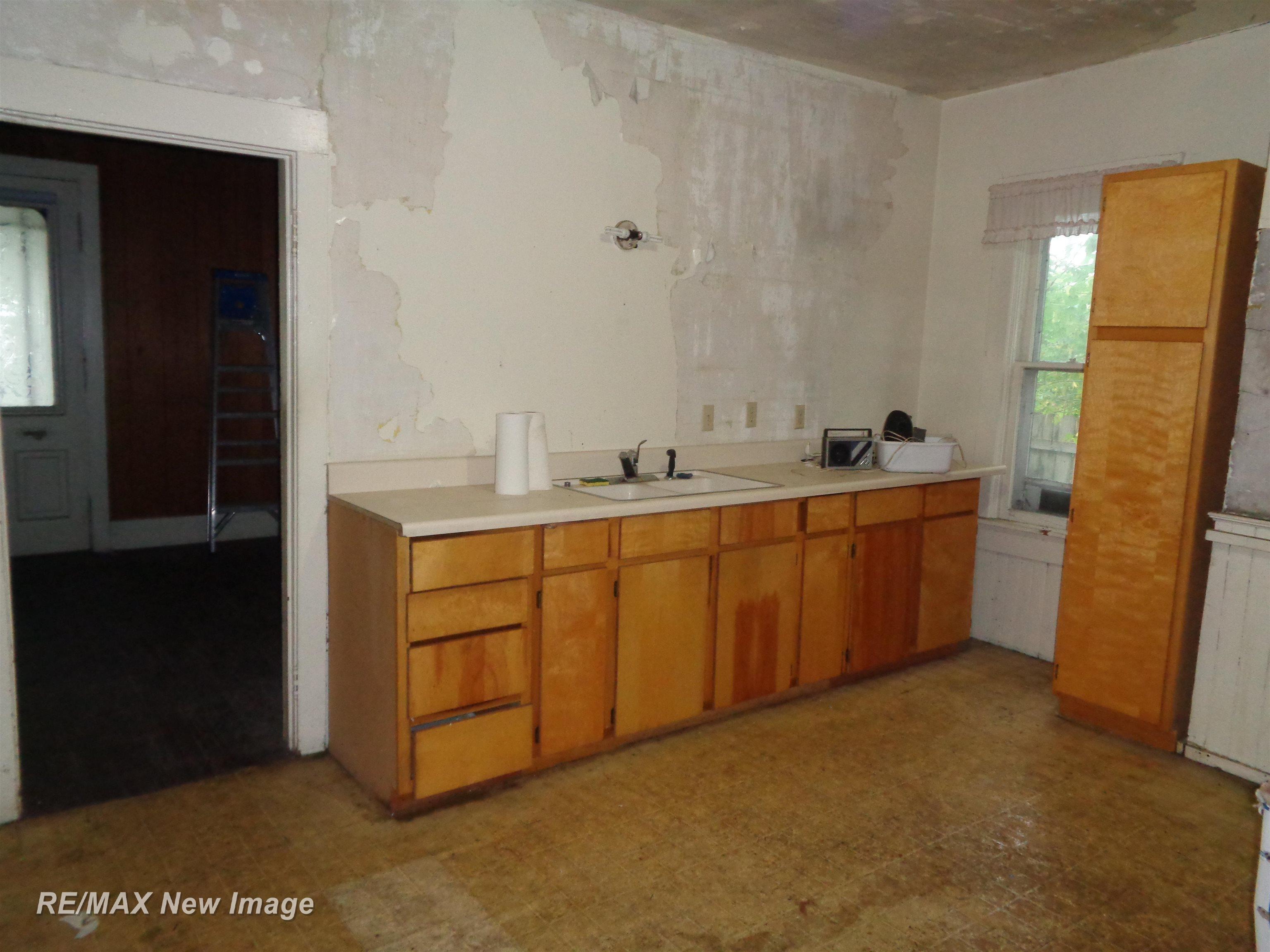 2023 3rd Street Bay City, MI 48708 - Photo 5 of 23 50147431-0839b067-204d-4a92-8a0c-4729f417d6e5.JPG