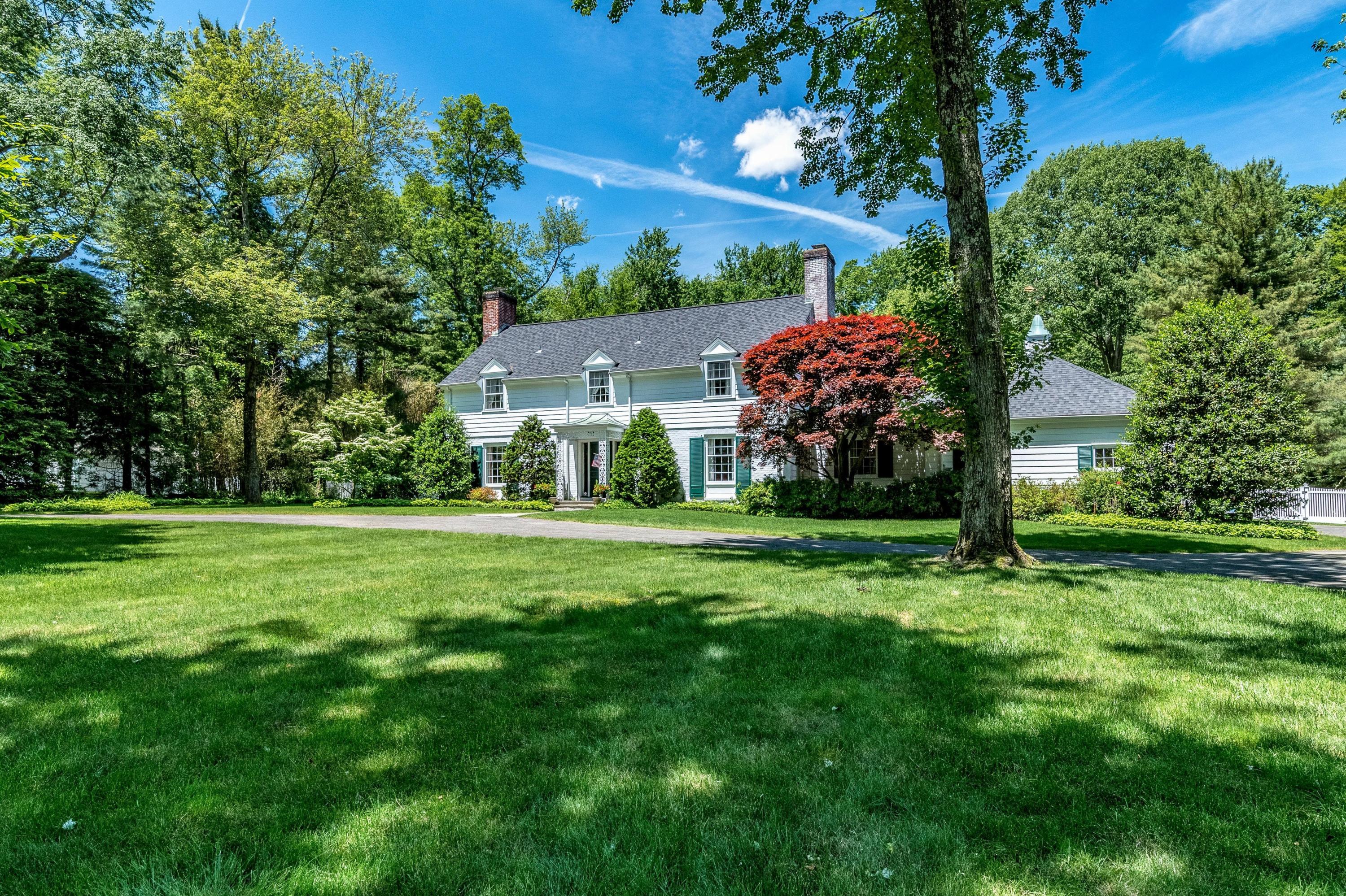 51 St Nicholas Road Darien, CT 06820 - Photo 3 of 34 a yard with some trees