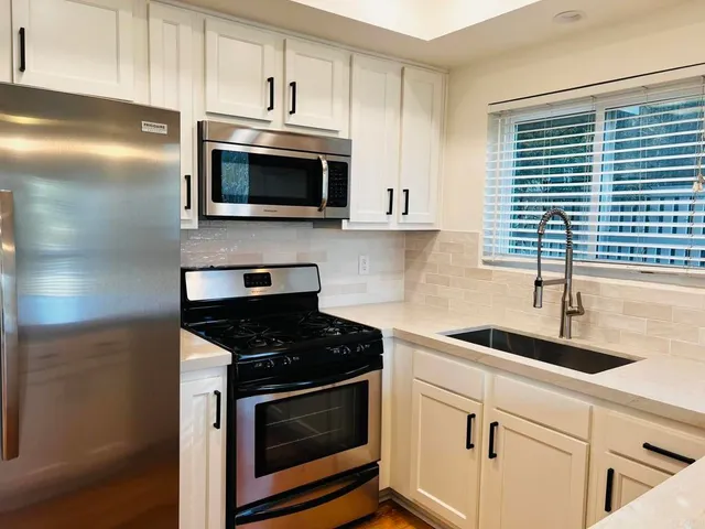 $4,800 | 4587 Cove Drive, Carlsbad, CA 92008