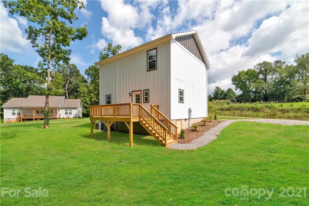 275 Ridge View Drive, Unit 1 Clyde, NC 28721 - Photo 22 of 22 a backyard of a house with table and chairs