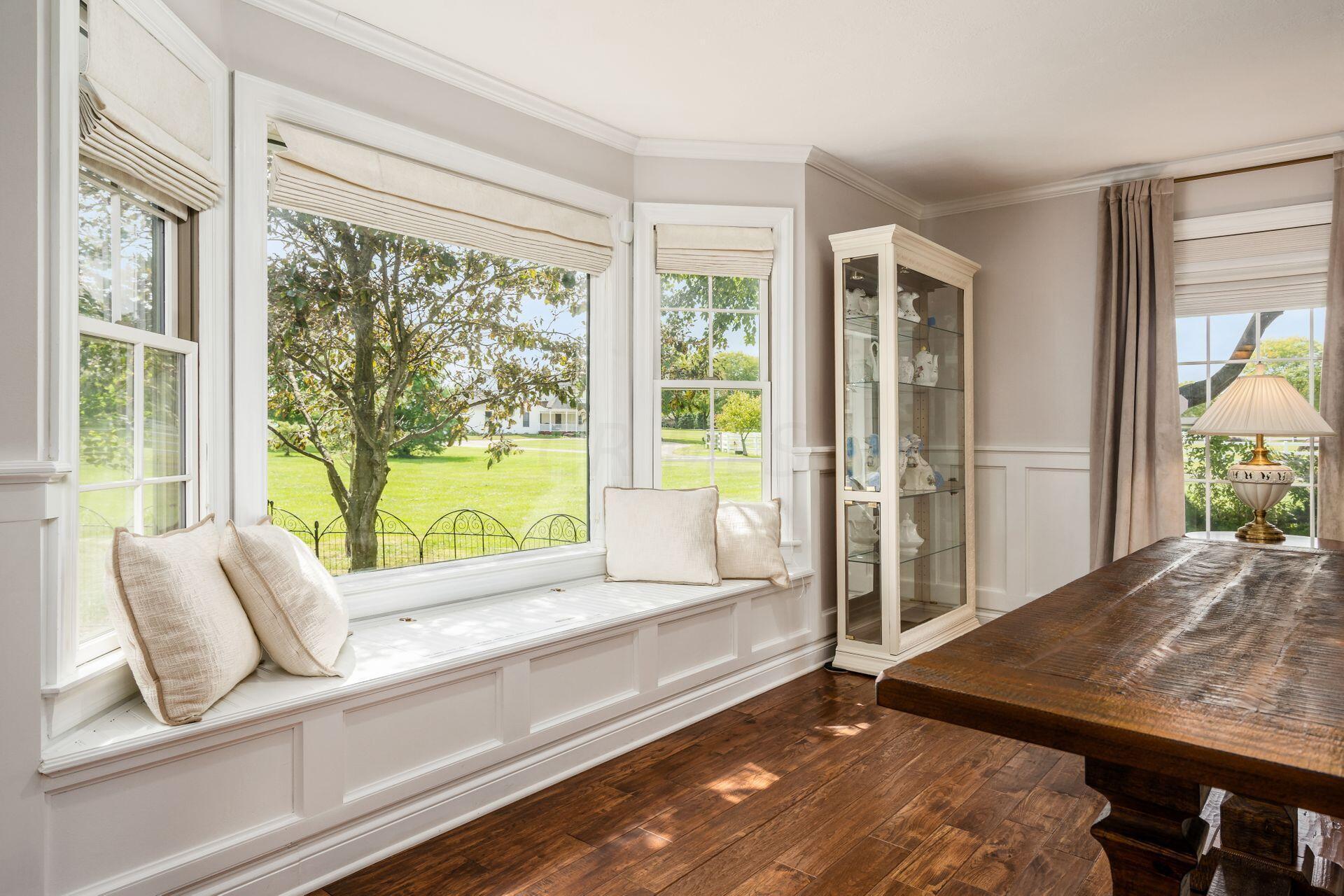 7555 Cook Road Powell, OH 43065 - Photo 13 of 65 Window Seat
