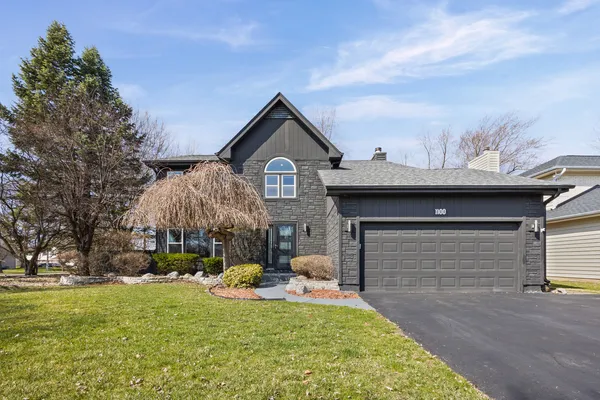 $699,900 | 1100 Hidden Lake Drive, Buffalo Grove, IL 60089