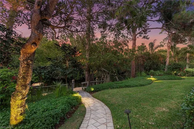 $3,975,000 | 927 Barcarmil Way, Naples, FL 34110