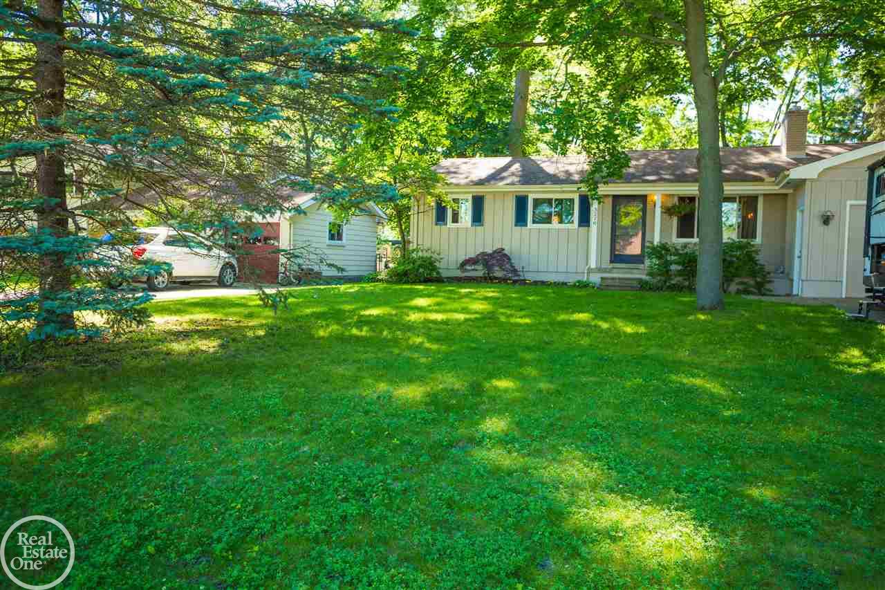 3276 Riverside Drive Port Huron, MI 48060 - Photo 58 of 60 31385791-57.JPG
