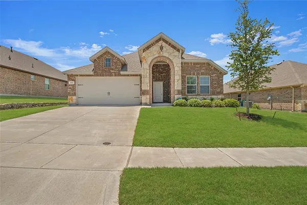 $2,300 | 219 Spirehaven Drive, Fate, TX 75087