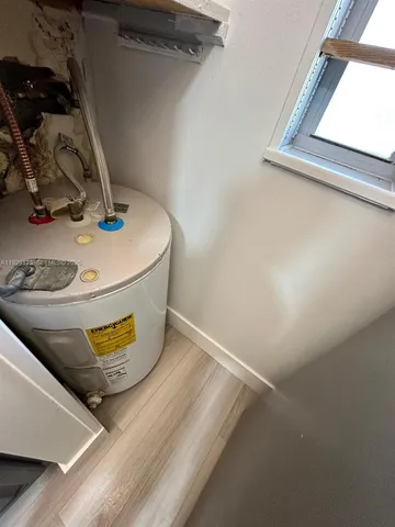 a picture of water heater