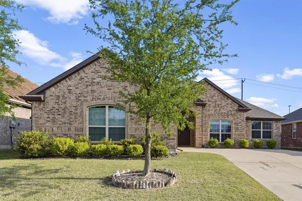 $350,000 | 208 Hitching Post Road, Red Oak, TX 75154