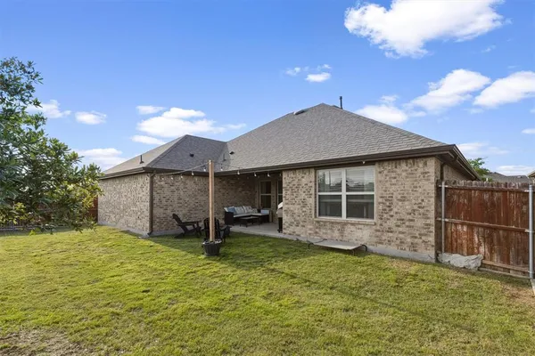 $350,000 | 208 Hitching Post Road, Red Oak, TX 75154