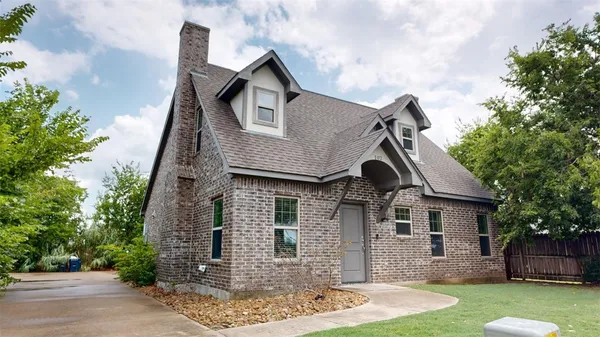 $3,675 | 102 Richards Street, College Station, TX 77840