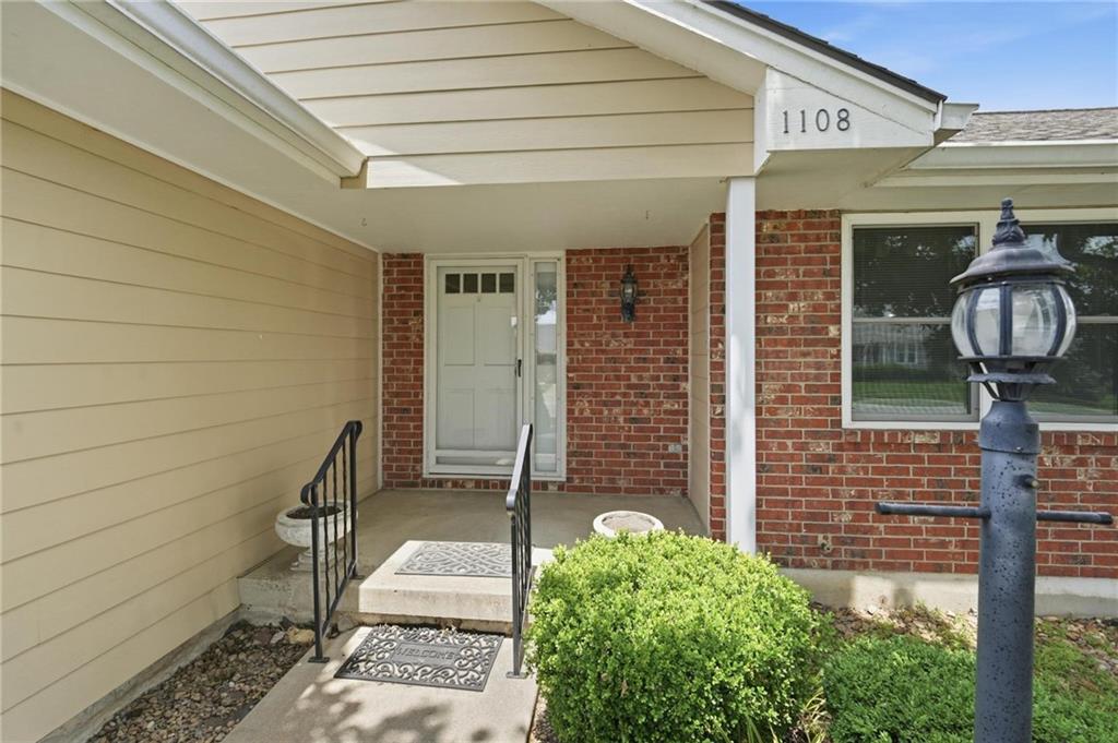 1108 Southwest 8 Terrace Lee's Summit, MO 64081 - Photo 2 of 37