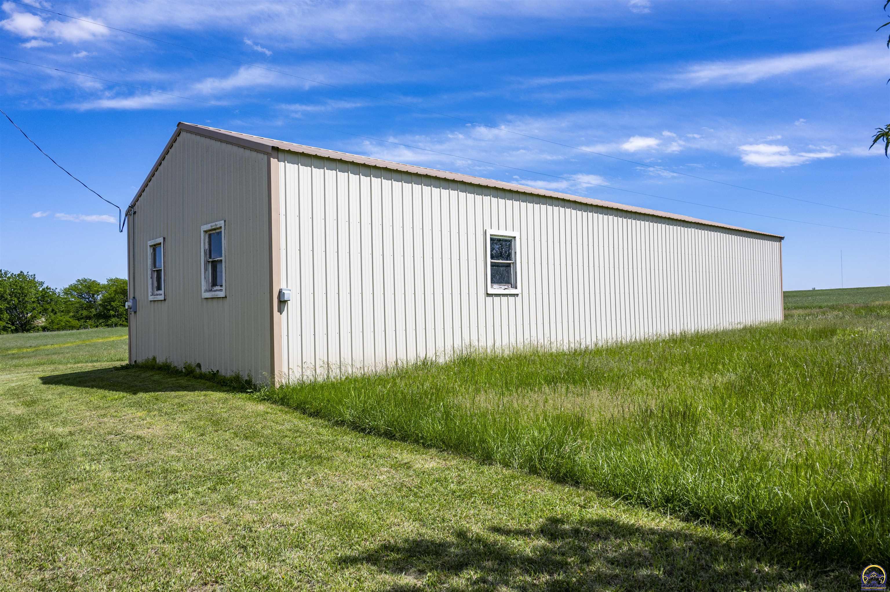 2026 Northwest Douglas Road Topeka, KS 66615 - Photo 14 of 94
