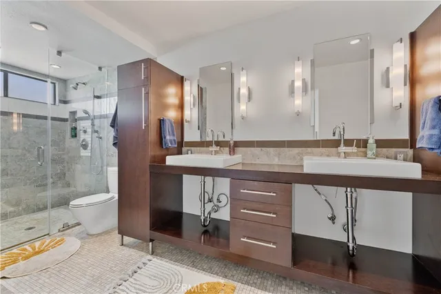 $1,077,000 | 4222 Troost Avenue, Unit 21, Studio City, CA 91604