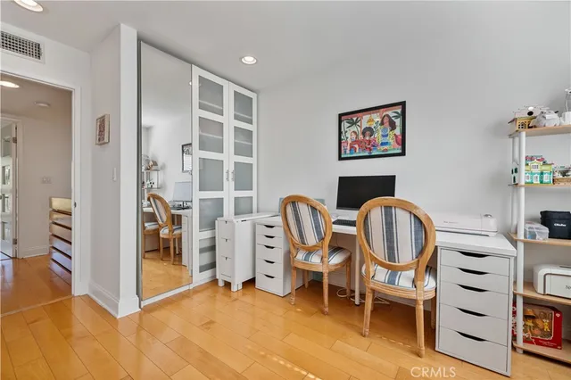 $1,077,000 | 4222 Troost Avenue, Unit 21, Studio City, CA 91604