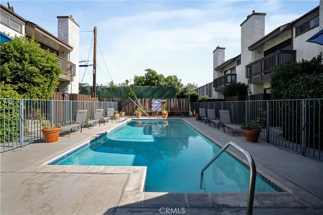 $1,077,000 | 4222 Troost Avenue, Unit 21, Studio City, CA 91604