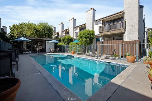 $1,077,000 | 4222 Troost Avenue, Unit 21, Studio City, CA 91604