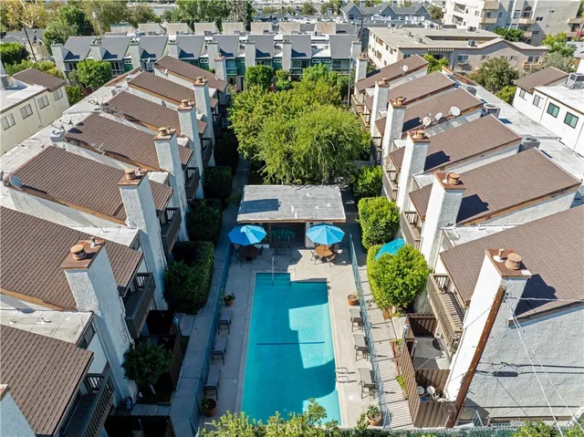 $1,077,000 | 4222 Troost Avenue, Unit 21, Studio City, CA 91604