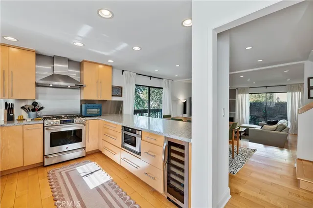 $1,077,000 | 4222 Troost Avenue, Unit 21, Studio City, CA 91604