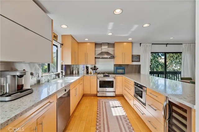 $1,077,000 | 4222 Troost Avenue, Unit 21, Studio City, CA 91604