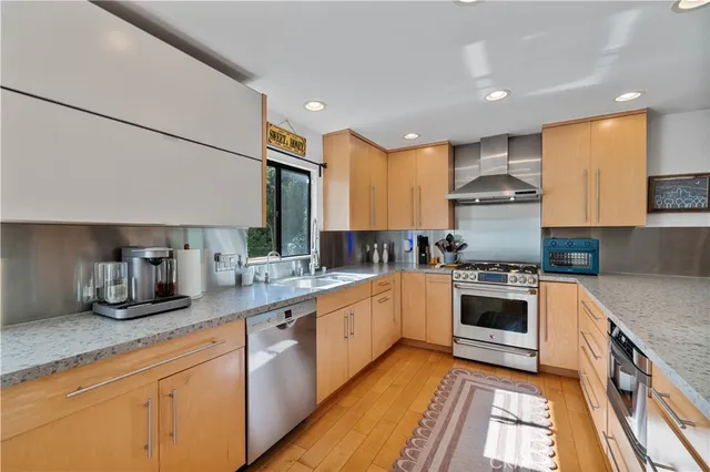 $1,077,000 | 4222 Troost Avenue, Unit 21, Studio City, CA 91604