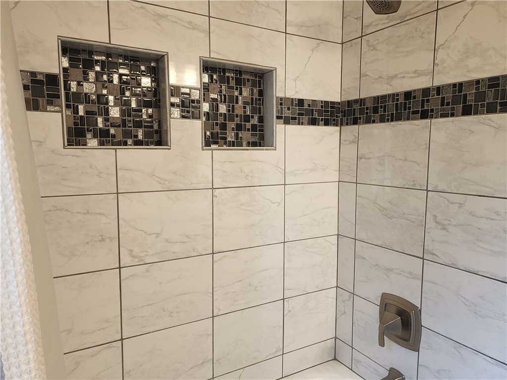 565 North Lake Shore Drive Decatur, IL 62521 - Photo 20 of 35 Gallery Image 20
