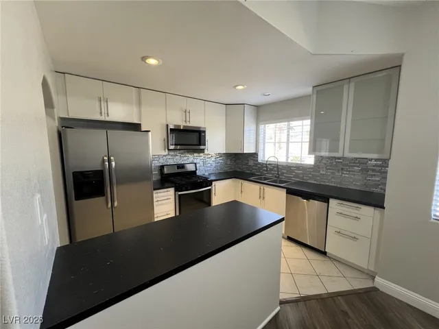 $1,900 | 10552 Pine Pointe Avenue, Unit 201, Las Vegas, NV 89144