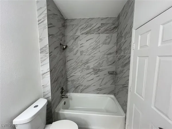 $1,855 | 10552 Pine Pointe Avenue, Unit 201, Las Vegas, NV 89144