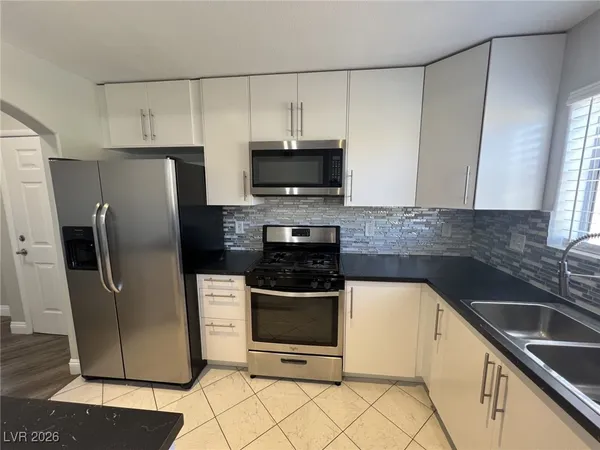 $1,855 | 10552 Pine Pointe Avenue, Unit 201, Las Vegas, NV 89144