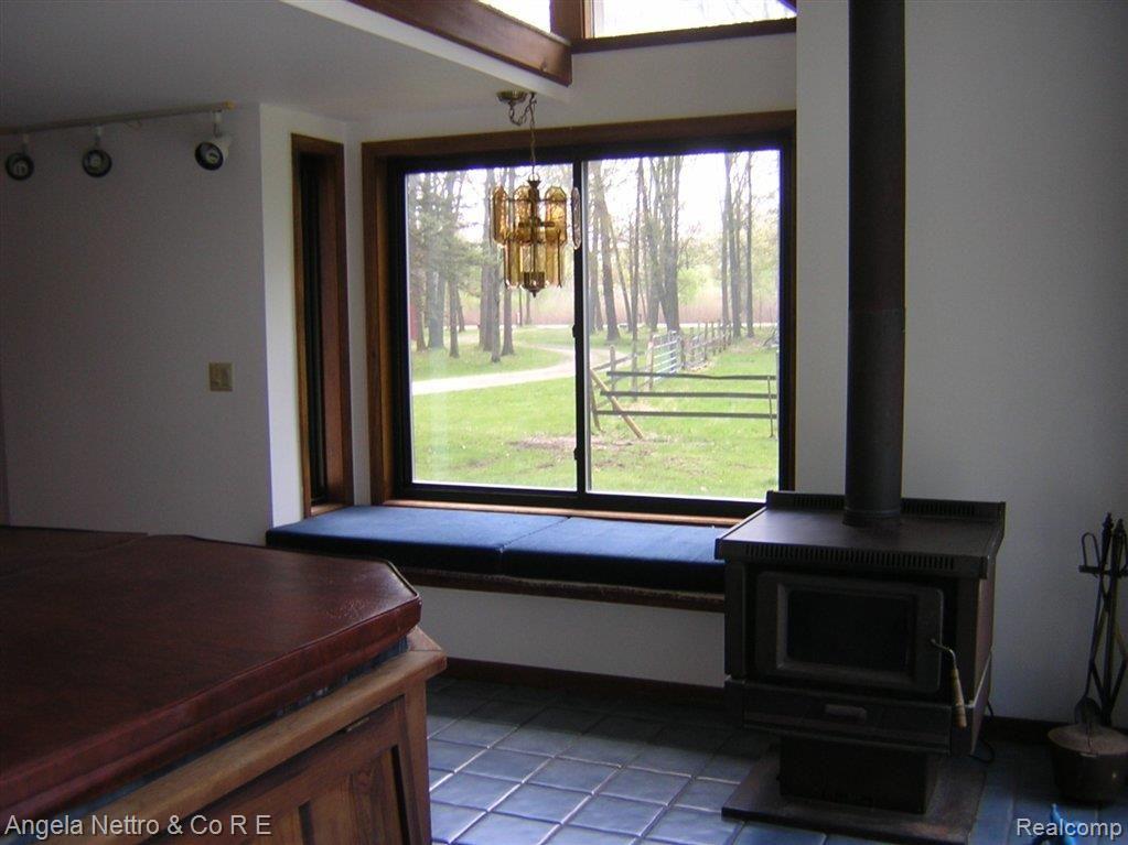 43650 Willis Road Belleville, MI 48111 - Photo 12 of 25 43650 willis hot tub