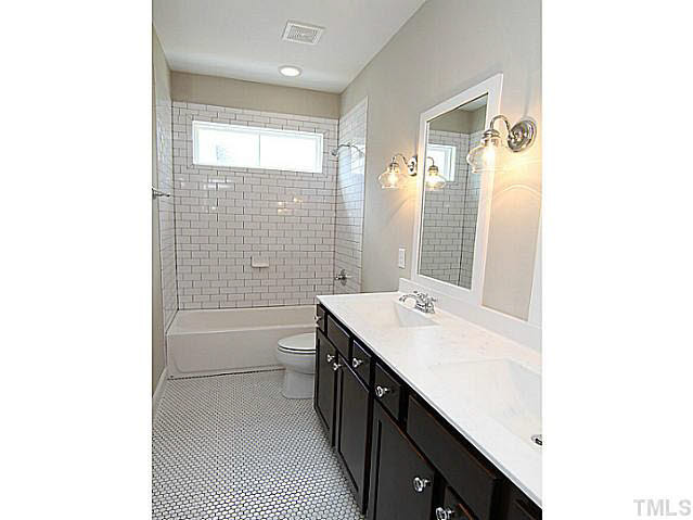 307 Mulberry Street Raleigh, NC 27604 - Photo 15 of 23 Bathroom