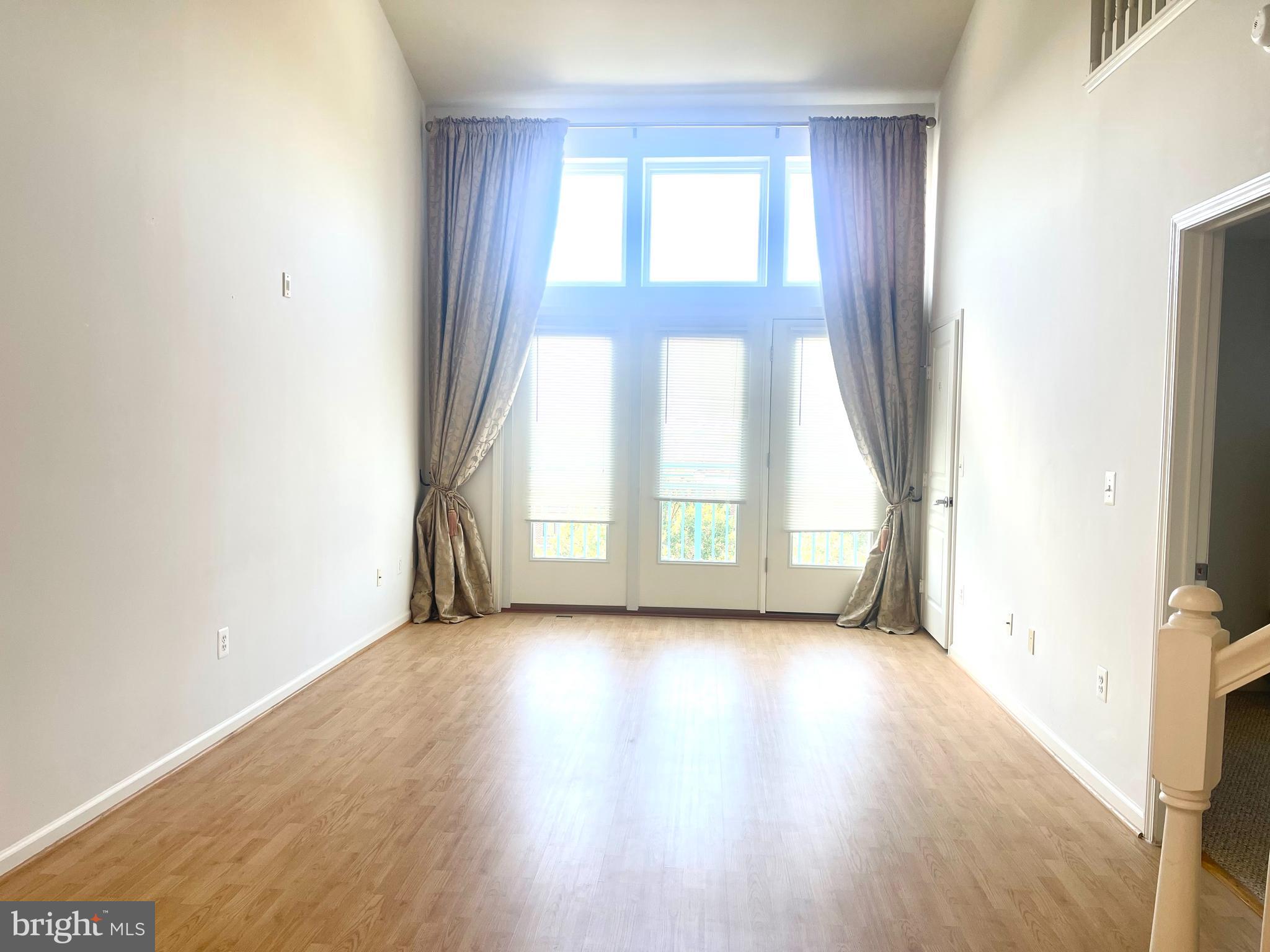 12000 Market Street, Unit 478 Reston, VA 20190 - Photo 8 of 15 Livingroom