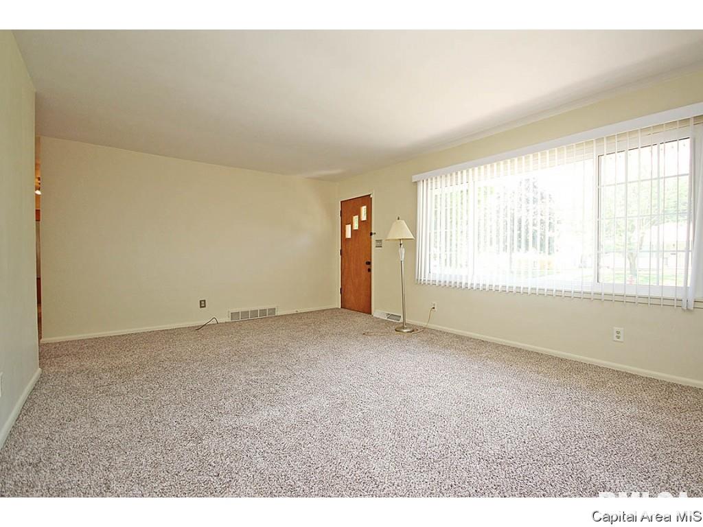 38 Radcliff Road Springfield, IL 62703 - Photo 3 of 33