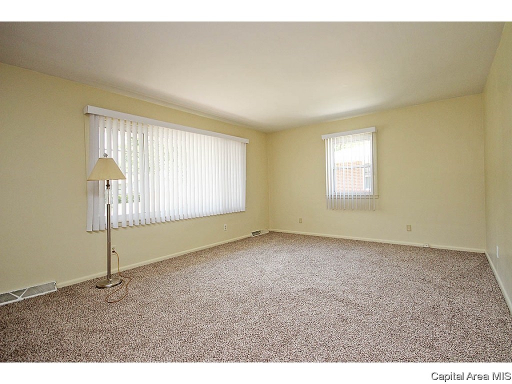 38 Radcliff Road Springfield, IL 62703 - Photo 4 of 33