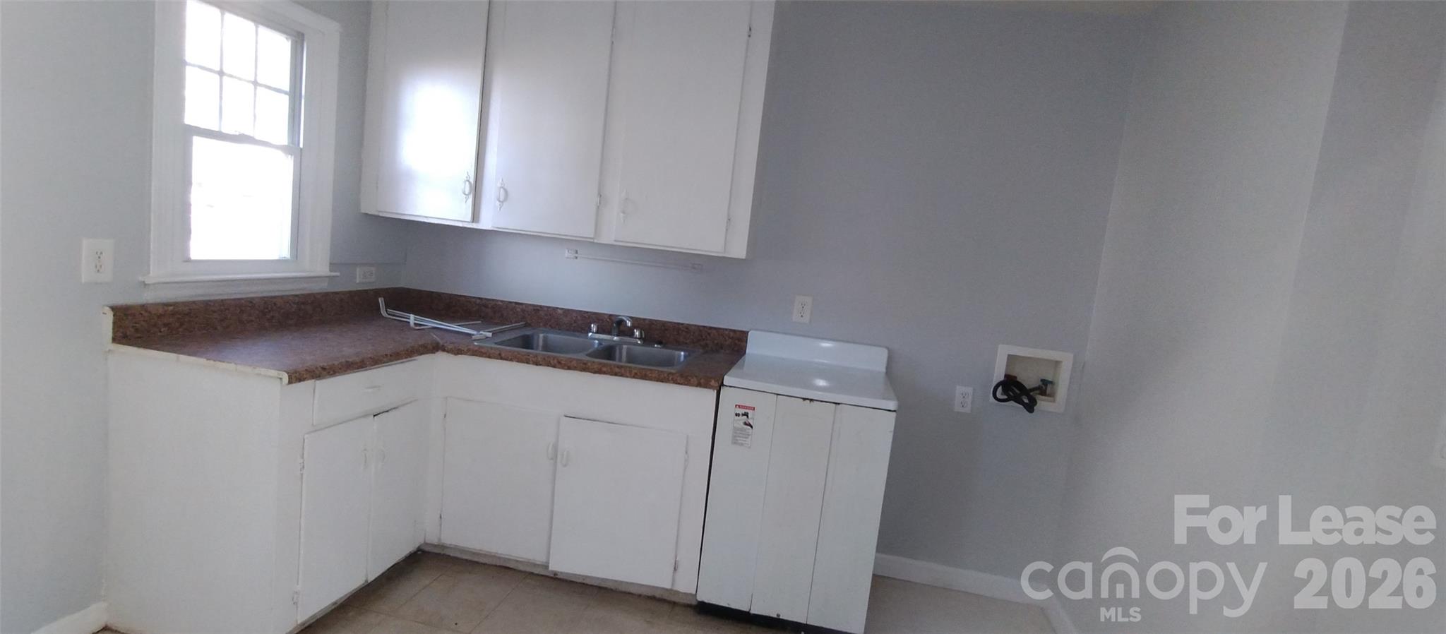 2667 Dr Carver Road Charlotte, NC 28208 - Photo 10 of 17