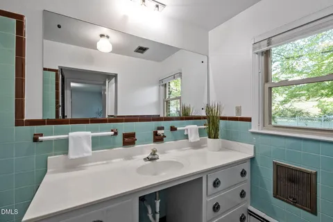 $825,000 | 68 Oakwood Drive, Chapel Hill, NC 27517