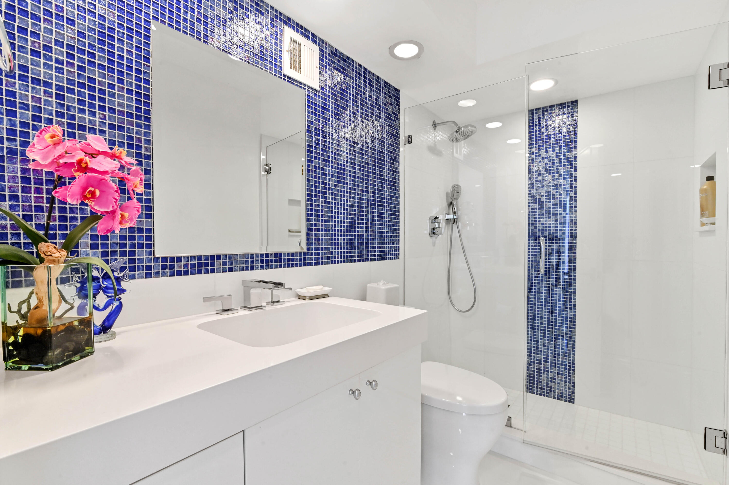 2800 South Ocean Boulevard, Unit 21E Boca Raton, FL 33432 - Photo 20 of 60 a bathroom with a sink vanity mirror and toilet
