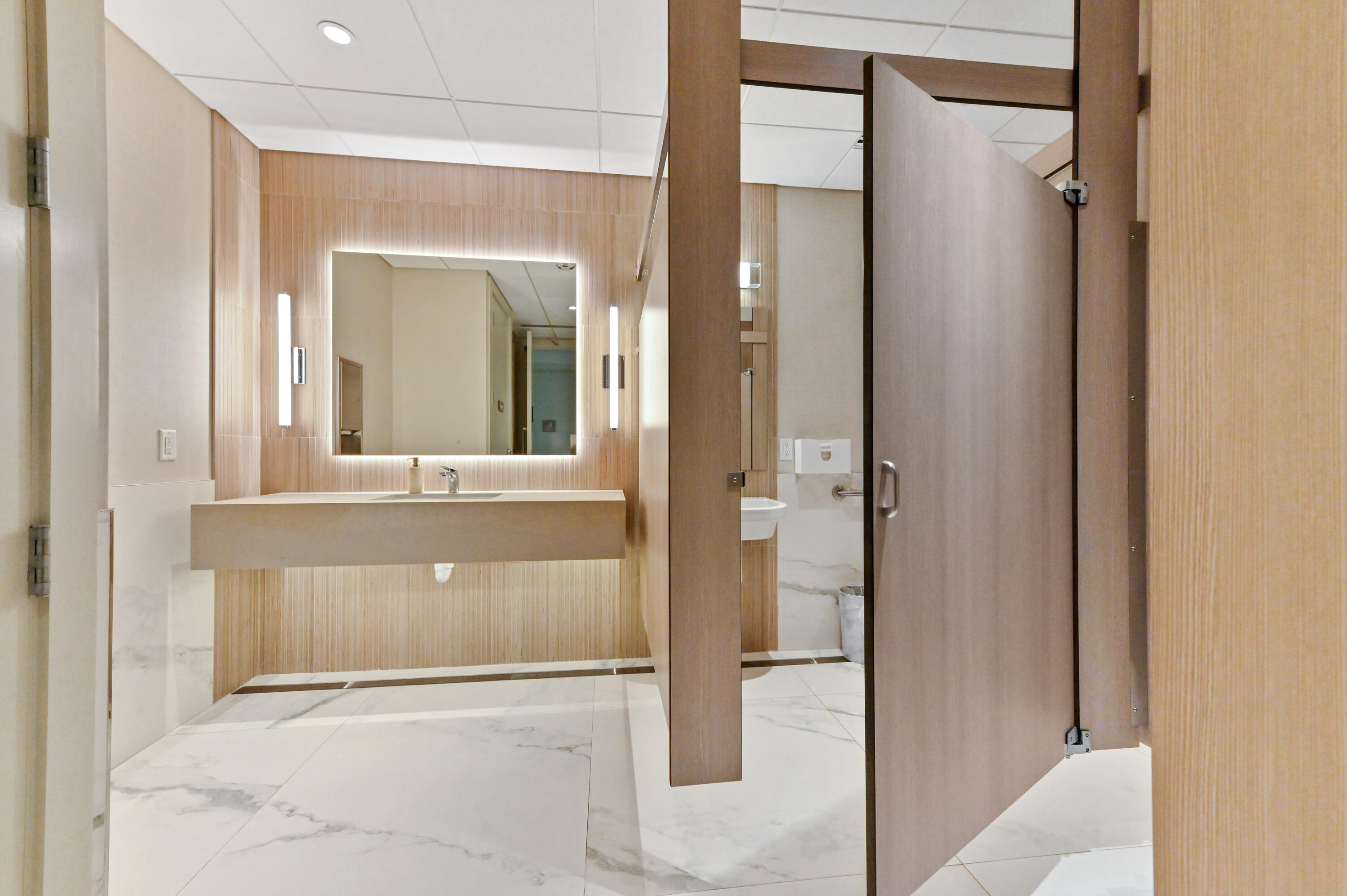 2800 South Ocean Boulevard, Unit 21E Boca Raton, FL 33432 - Photo 43 of 60 Lobby Level Restrooms