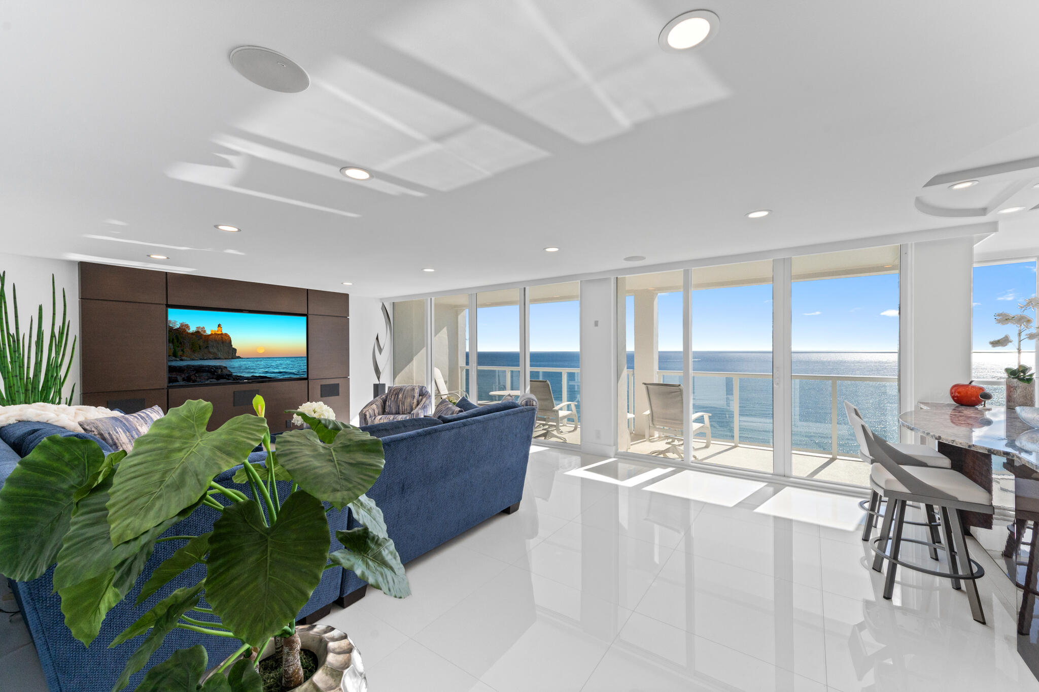 2800 South Ocean Boulevard, Unit 21E Boca Raton, FL 33432 - Photo 5 of 60 a living room with furniture and a potted plant