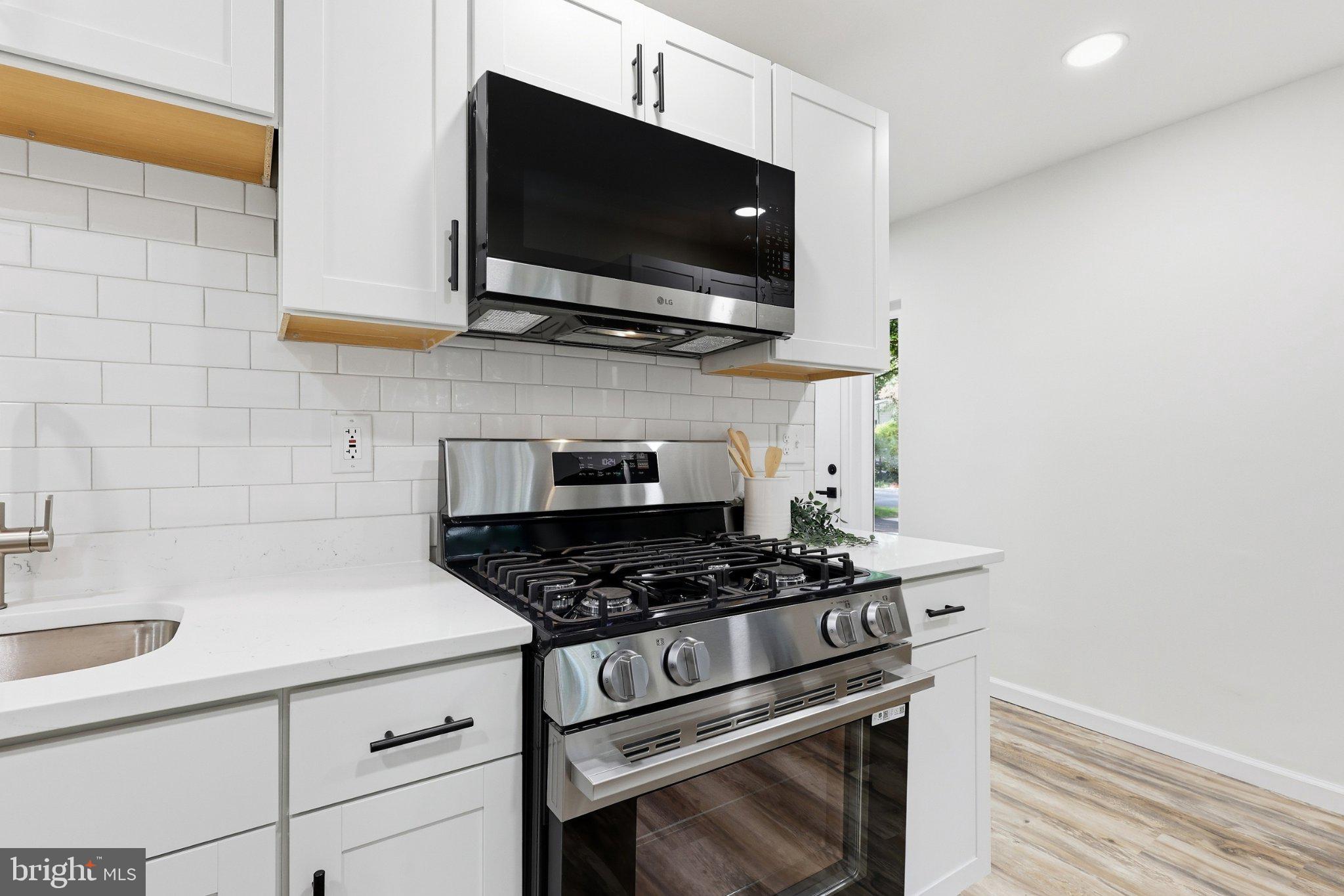 11586 Red Leaf Court Reston, VA 20191 - Photo 9 of 46 Gallery Image 9