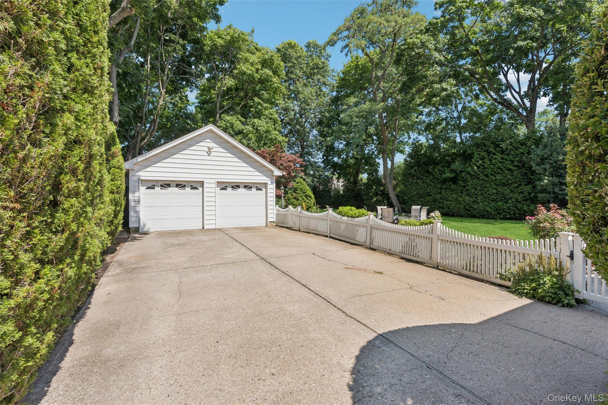 43 Beverly Road Merrick, NY 11566 - Photo 29 of 48 Gallery Image 29