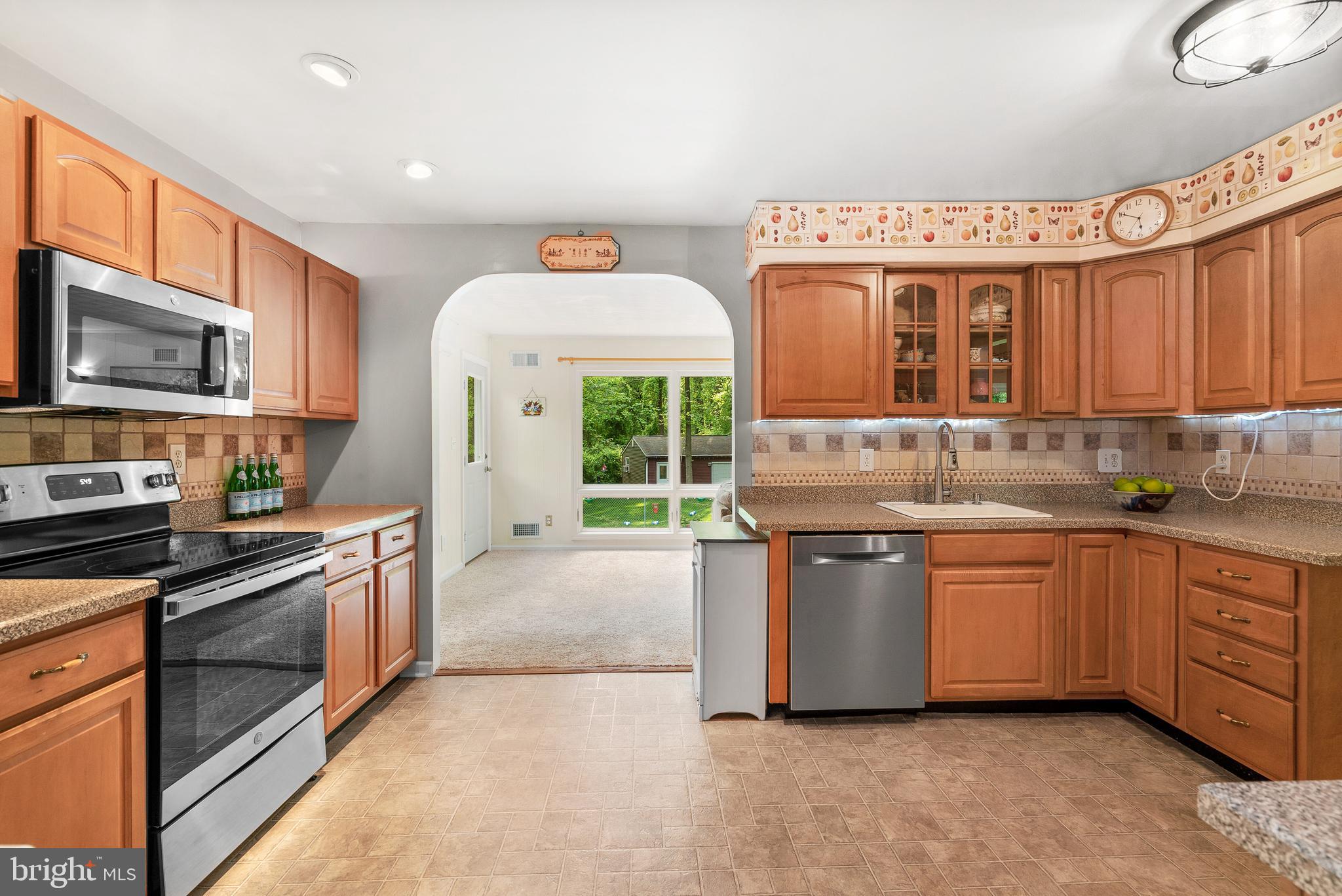 16208 Old Orchard Road Silver Spring, MD 20905 - Photo 14 of 64 Kitchen