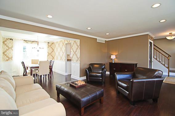 8469 Roberts Road Ellicott City, MD 21043 - Photo 17 of 30 Living Room