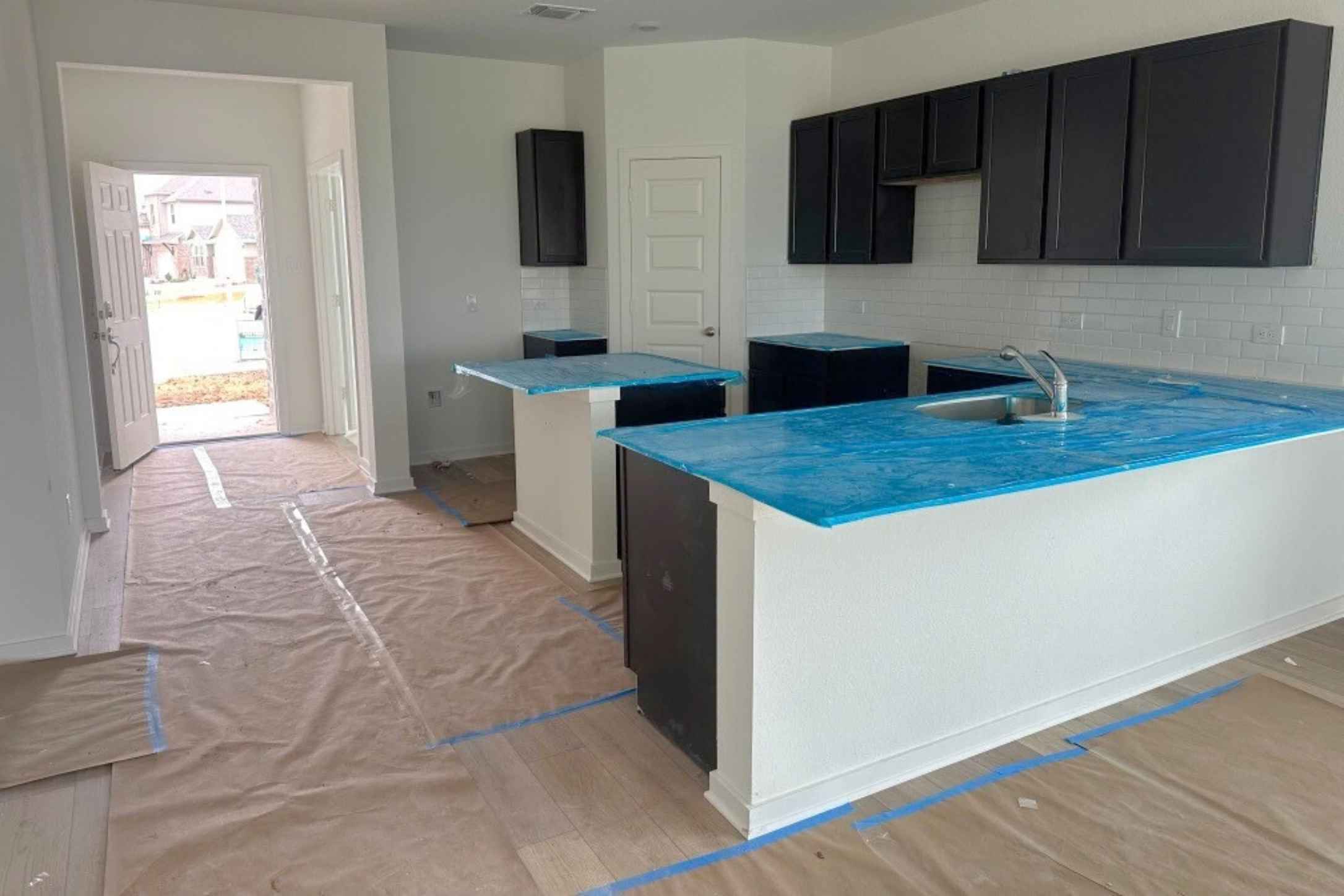 25624 Wheat Seed Lane Elgin, TX 78621 - Photo 3 of 40 Kitchen with a kitchen bar, wood finished floors, tasteful backsplash, and a peninsula